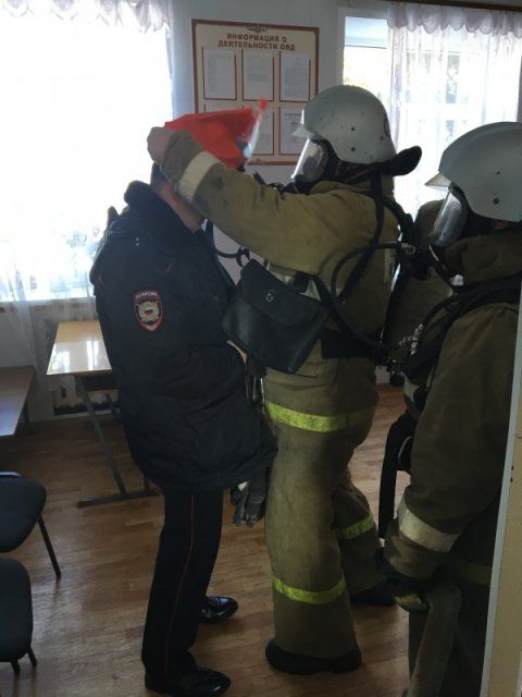 Орловские спасатели тренировали полицейских 
