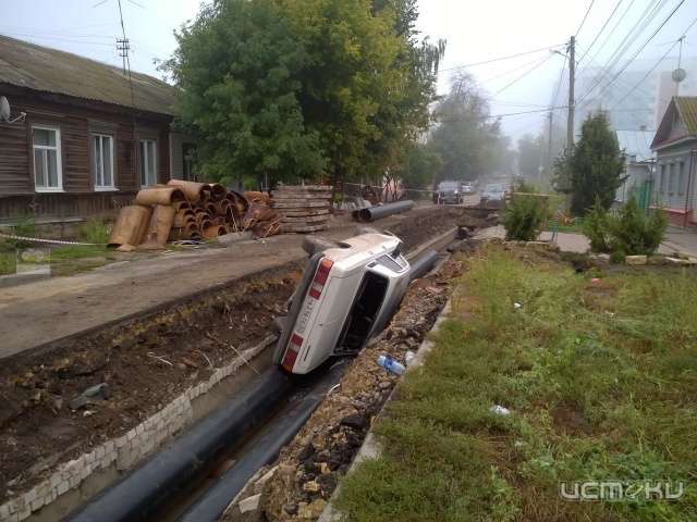 В Орле «Волга» вылетела в кювет В Орле «Волга» вылетела в кювет