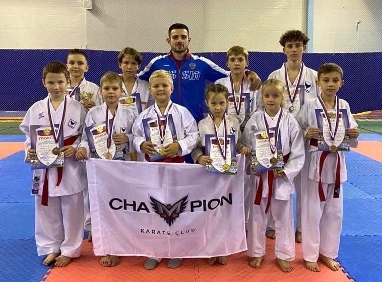 Воспитанники шестикратного чемпиона России по каратэ Александра Калинина успешно выступили на межрегиональном турнире