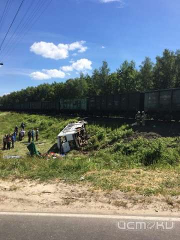 Власти выплатят компенсацию семьям пострадавших в крупном ДТП под Орлом Власти выплатят компенсацию семьям пострадавших в крупном ДТП под Орлом
