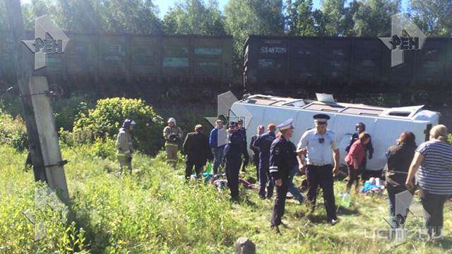 Автобус, попавший под поезд, вез артистов на празднование Дня Орловского района Автобус, попавший под поезд, вез артистов на празднование Дня Орловского района