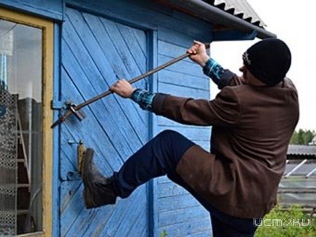 Полицейские предупредили дачников о частых кражах с участков Полицейские предупредили дачников о частых кражах с участков