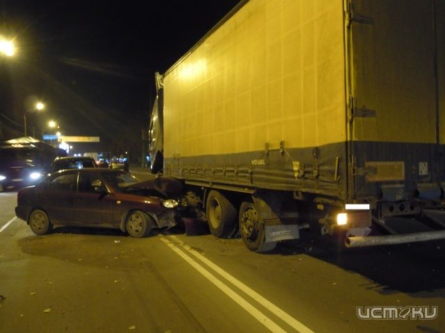 В Орле снова столкнулись сразу несколько автомобилей В Орле снова столкнулись сразу несколько автомобилей