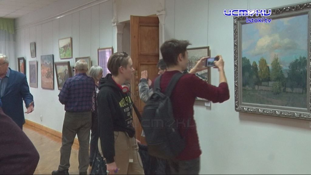 В краеведческом музее открылась выставка, посвященная 85-летию образования Орловской области. 
