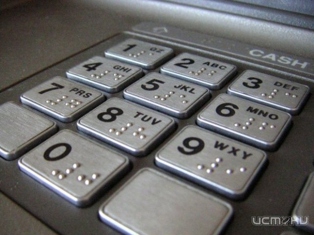14-летняя орловчанка украла у родственницы банковскую карту и сняла с них деньги 14-летняя орловчанка украла у родственницы банковскую карту и сняла с них деньги