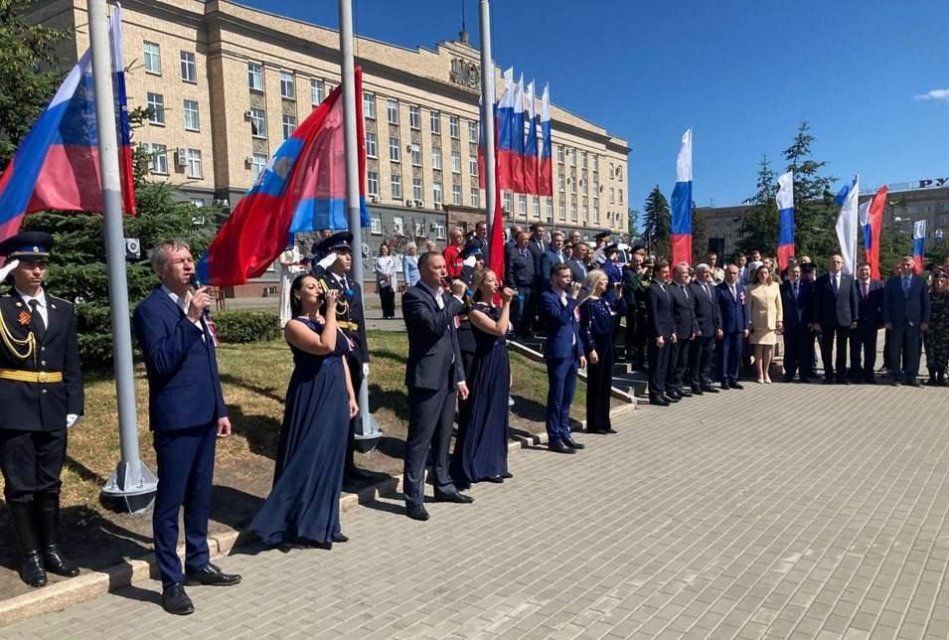 В Орле подняли флаг России