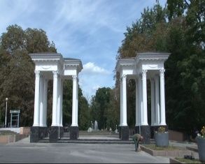 В Орле отремонтировали колоннаду в городском парке и улицу Обещаний Клычкова, а орловские маршрутки за пол года нарушили ПДД 8 тысяч раз