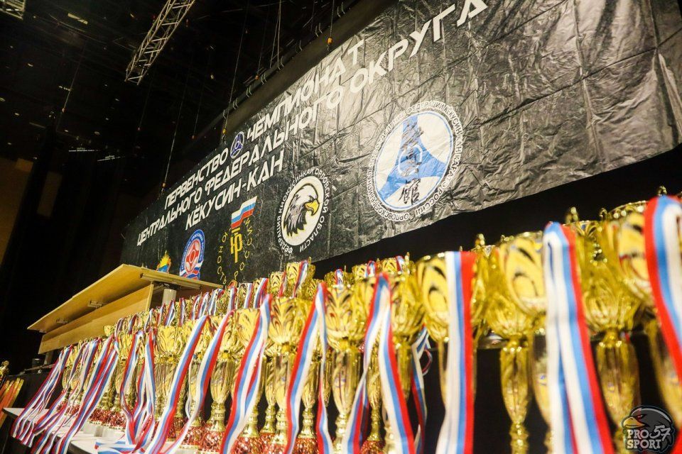 Орловские каратисты завоевали 11 медалей на чемпионате и первенстве ЦФО по киокусинкай