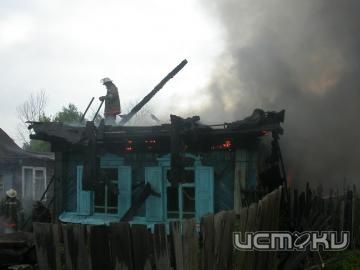 В Орле пожарные эвакуировали 16 человек из горящей пятиэтажки В Орле пожарные эвакуировали 16 человек из горящей пятиэтажки