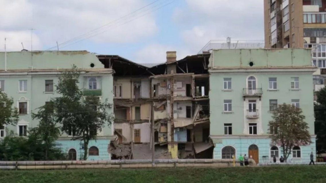 «Карточный домик» на набережной Дубровинского в Орле снесут за 5 млн рублей