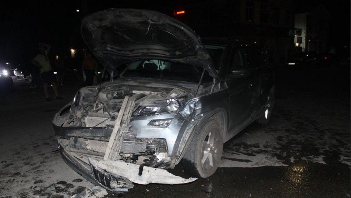 Два авто всмятку: в Болхове не разъехались внедорожник и легковушка