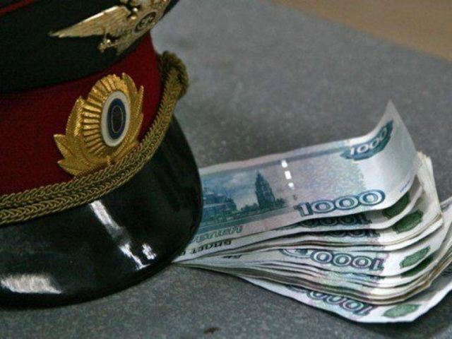 Сотрудник ДПС попался на взятке Сотрудник ДПС попался на взятке