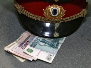 Житель Троснянского района пытался дать взятку полицейскому
