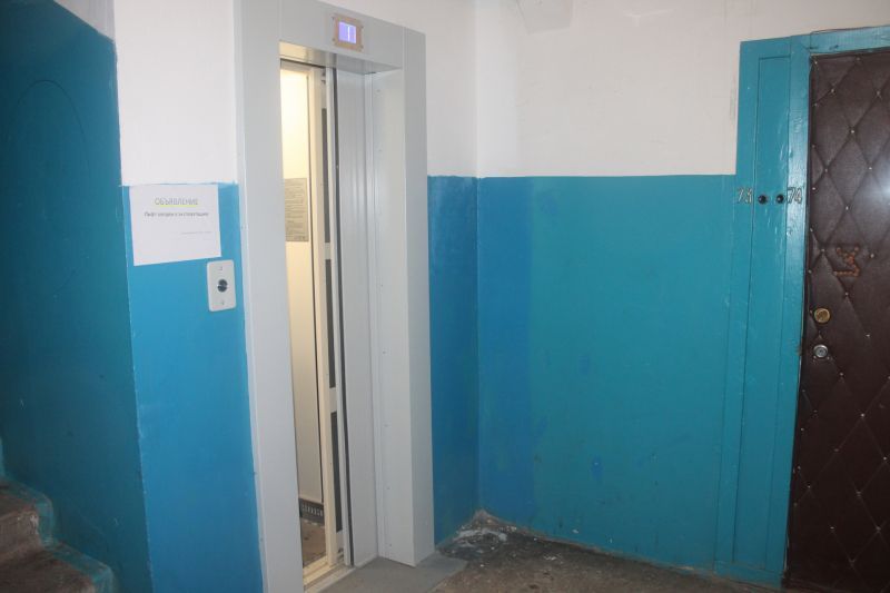 В Орле спустя полгода в двух многоэтажках заменили сгоревшие лифты