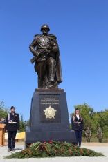 В Орловском районе открыли памятник Советскому воину-победителю 