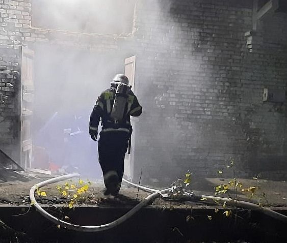 В Орле на ул. Тургенева в заброшенном доме сгорел мужчина