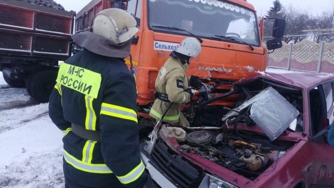 На Орловщине в страшном ДТП с КамАЗом погибли два человека 