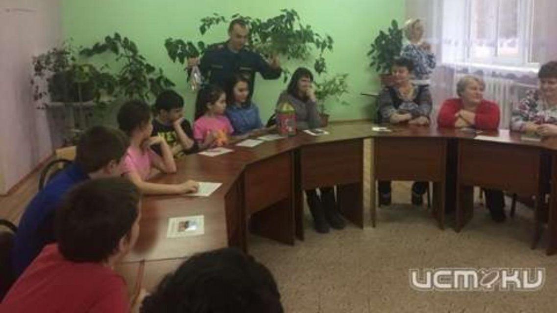 Орловские спасатели поздравили с Новым годом детей из реабилитационного центра