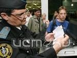 Долги не пускают жителей за границу Долги не пускают жителей за границу