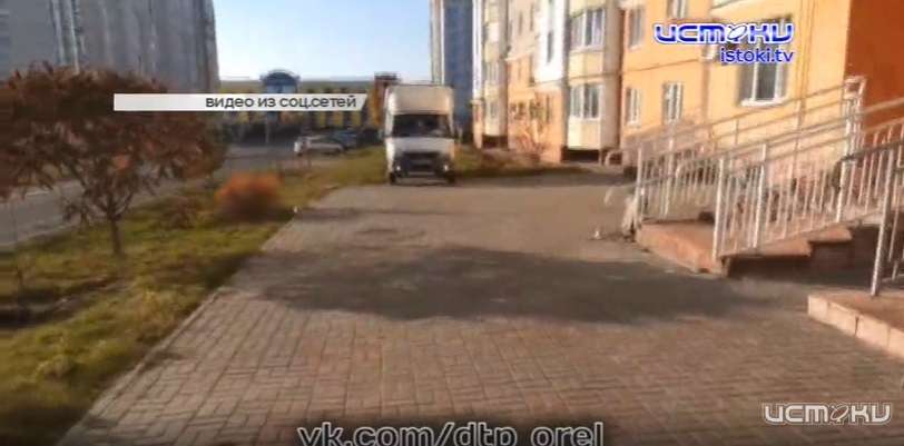 Жители мкр Зареченский сетуют на грузовики, которые ежедневно проезжают по тротуару Жители мкр Зареченский сетуют на грузовики, которые ежедневно проезжают по тротуару