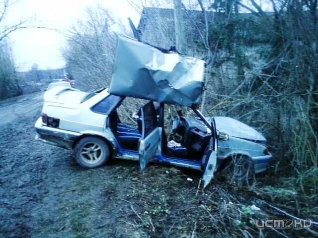 В Новосильском районе автомобиль влетел в столб В Новосильском районе автомобиль влетел в столб