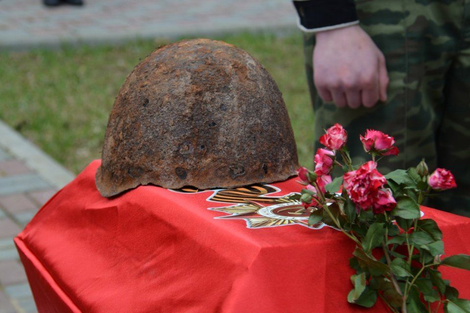 Под Мценском перезахоронили останки 10 красноармейцев