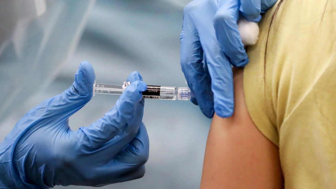 Орловчане начали прививаться вакциной «ЭпиВакКорона»