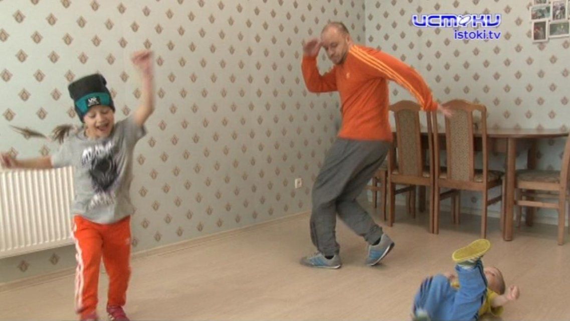 Квартира вместо студии танцев: как орловская семья проводит карантин