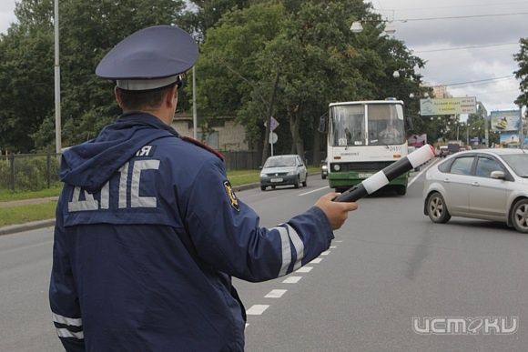 Патрульные экипажи ДПС помогают нуждающимся на орловских дорогах. Патрульные экипажи ДПС помогают нуждающимся на орловских дорогах.