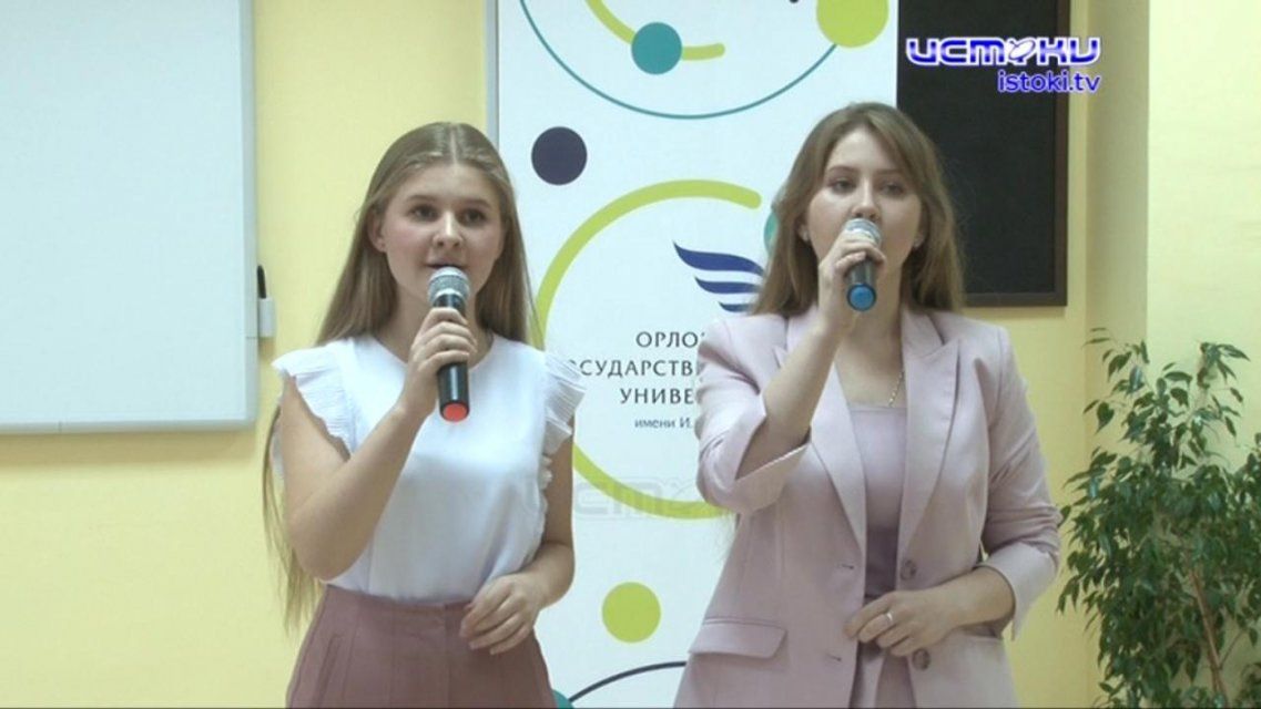 «Музыкальный киоск»: орловские волонтеры записали диск для домов престарелых