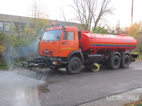 Спецавтобаза дышит на ладан, но это не помешает уборке города, заверили власти Спецавтобаза дышит на ладан, но это не помешает уборке города, заверили власти