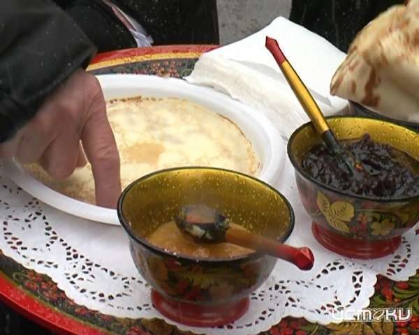 В Орле празднуют Масленицу В Орле празднуют Масленицу
