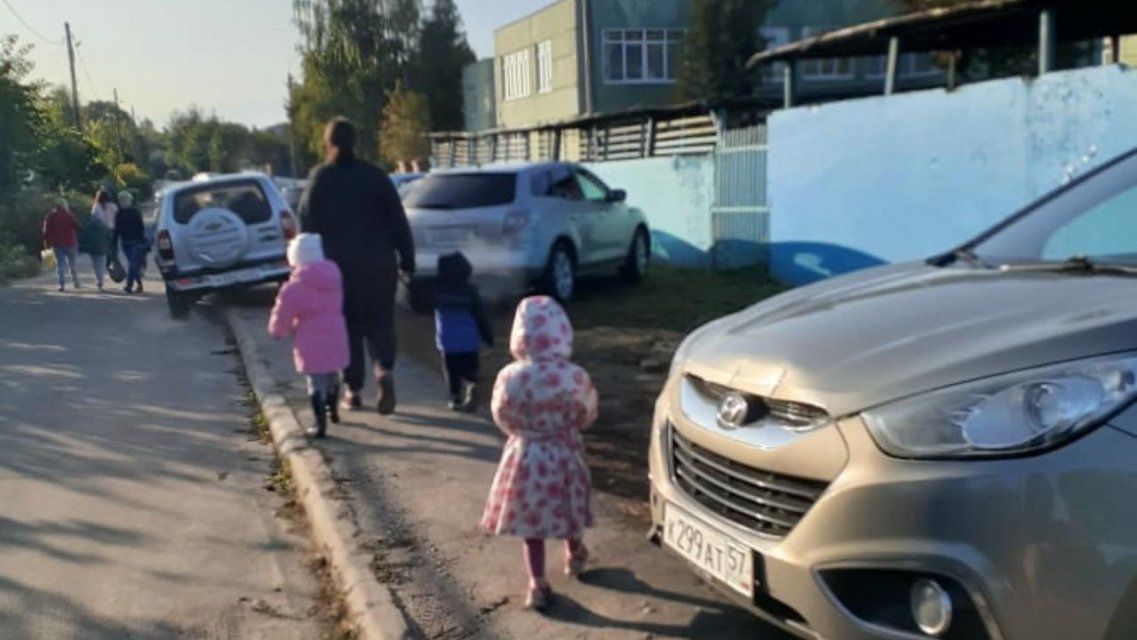 Орловские родители пожаловались на опасную дорогу к детскому саду