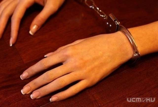 Семейный подряд: орловчанка и ее 15-летняя дочь хотели обворовать ТЦ Семейный подряд: орловчанка и ее 15-летняя дочь хотели обворовать ТЦ