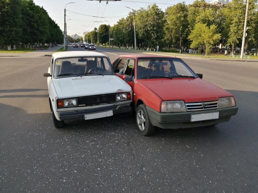 В центре Орла столкнулись два пенсионера на отечественных авто