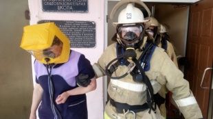 Хомутовские пожарные провели учения в школе