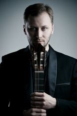 В зале Орловской государственной филармонии выступит гитарист Григорий Новиков 