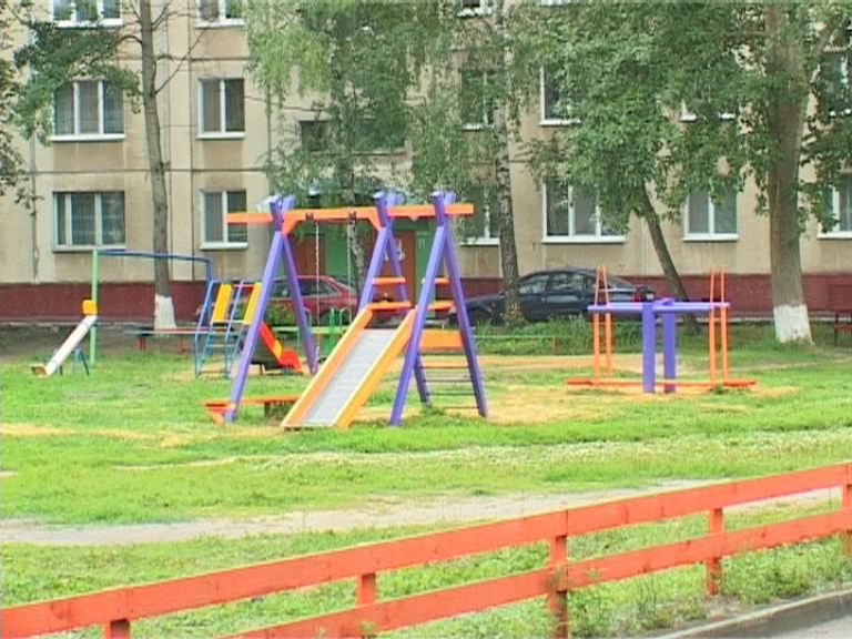Детская площадка, к которой опасно подходить Детская площадка, к которой опасно подходить