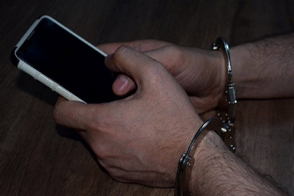 В Ливенском районе у сотрудника АЗС житель Рязани украл мобильный телефон