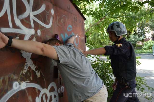 На Выгонке двое орловчан едва не начали палить из пневматики по 17-летним девушкам На Выгонке двое орловчан едва не начали палить из пневматики по 17-летним девушкам
