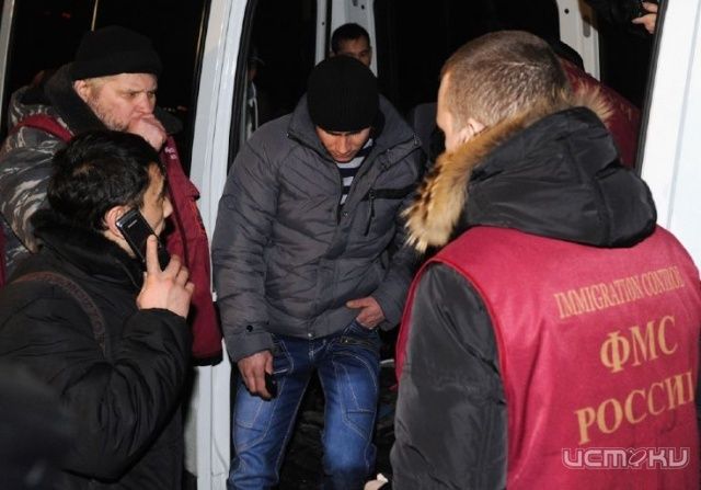 Четырех украинцев выдворили из страны Четырех украинцев выдворили из страны