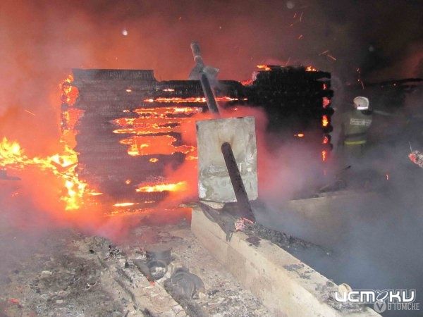 В деревне Орловской области сгорели сразу 16 построек В деревне Орловской области сгорели сразу 16 построек