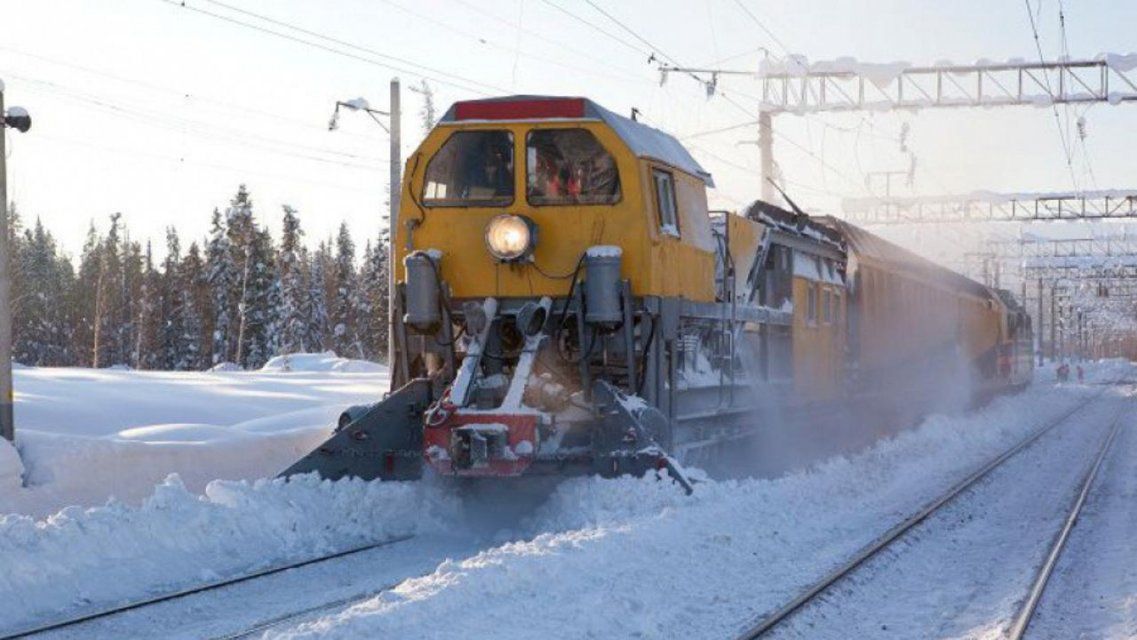 200 км железнодорожных путей очищено от снега в Орловско-Курском регионе МЖД