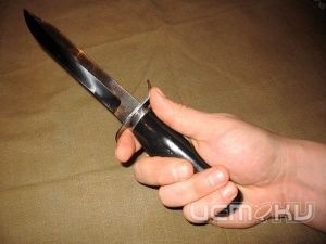Полицейский получил удар ножом Полицейский получил удар ножом