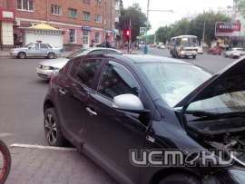 В Орле девушка на Renault Megane врезалась в опору ЛЭП В Орле девушка на Renault Megane врезалась в опору ЛЭП