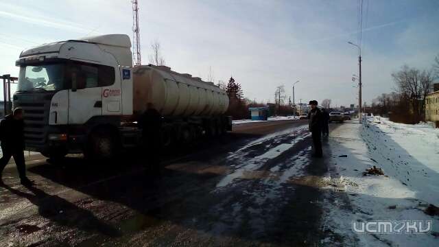 В Урицком районе фура сбила пешехода В Урицком районе фура сбила пешехода