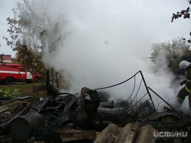 За городом разом сгорело четыре автомобиля За городом разом сгорело четыре автомобиля