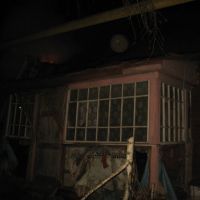 Водителя трактора убило током, сгорел жилой дом и мусорка вблизи жилого дома Водителя трактора убило током, сгорел жилой дом и мусорка вблизи жилого дома