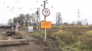 Не поделили путь... Аварии на железнодорожных переездах по Орлом едва не унесли жизни десятков пассажиров 