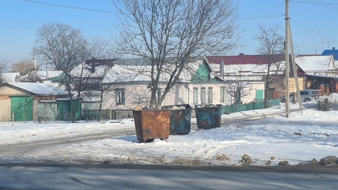Орловчане из Лужков поблагодарили мэра за средства на контейнерную площадку